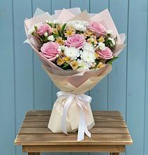 Букет цветов из:  Гвоздики, Орхидеи и Розы в Богдановке