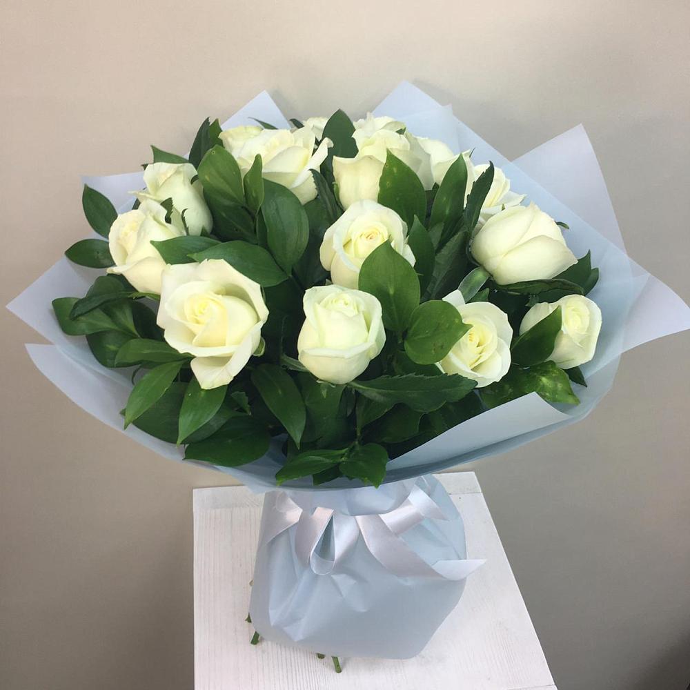 Букет 15 Белых роз Проуд в Богдановке