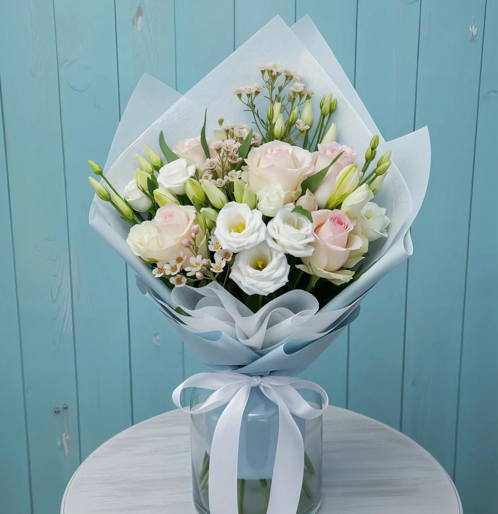 Букет цветов из: Розы и Лизиантусы в Богдановке