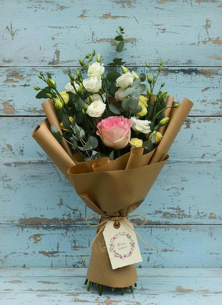 Букет цветов из: Розы и Лизиантусы в Богдановке