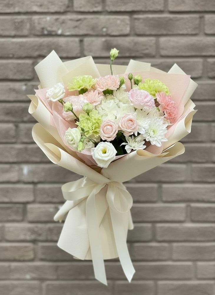 Букет цветов из: Гвоздики, Розы, Лизиантусы и Хризантемы в Богдановке