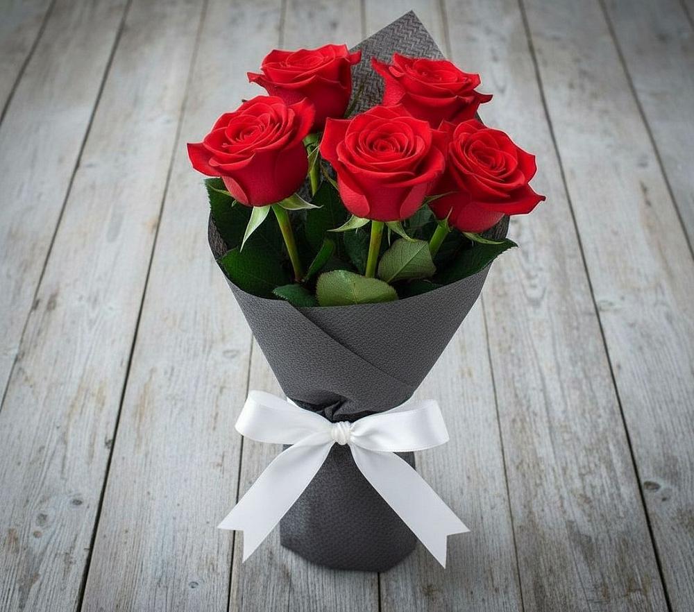 Букет 5 Красных роз Эдлесс Лав в Богдановке