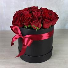 Цветочная композиция из Розы в шляпной коробке в Богдановке