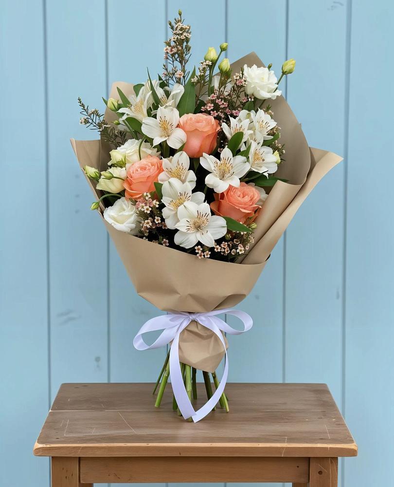 Букет цветов из: Альстромерии, Лизиантусы, Розы и Хризантемы в Богдановке