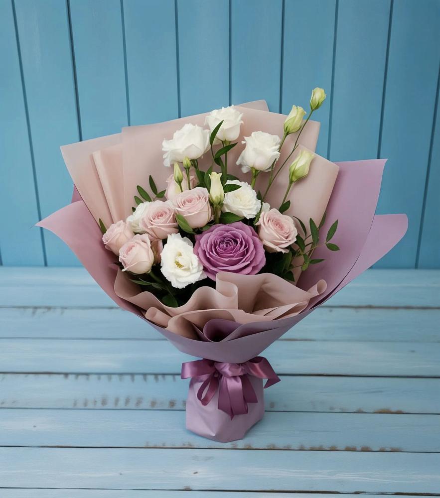 Букет цветов из: Розы и Лизиантусы в Богдановке